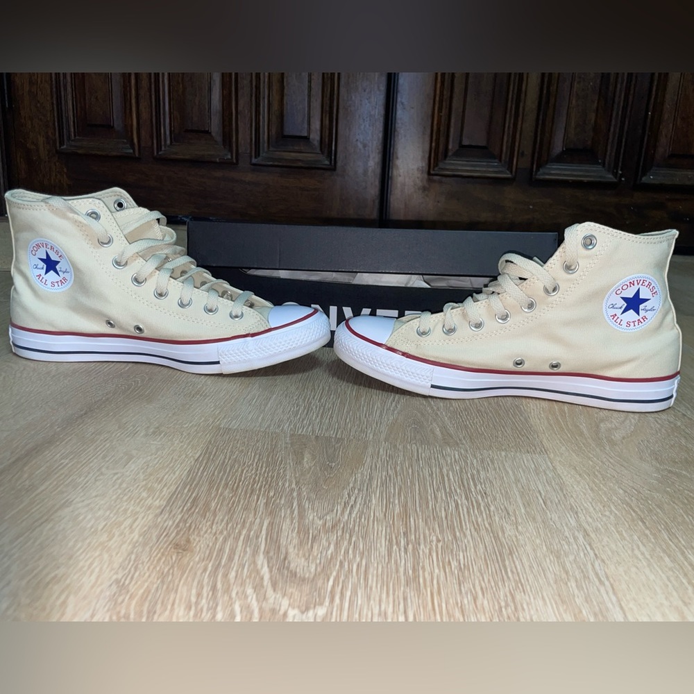 Converse Chuck Taylor All Star Classic, UNISEX HIGH TOP SHOE, Men 8, Women 10